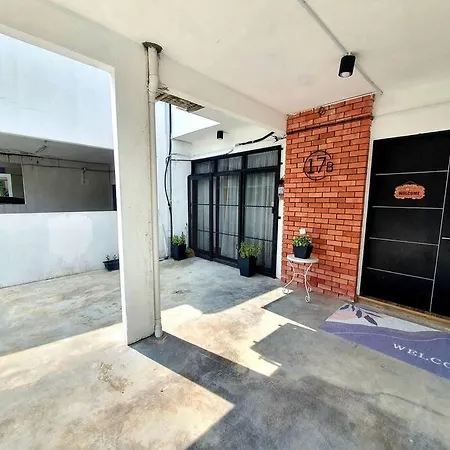 Cozy House 4 Room10Pax@Alma